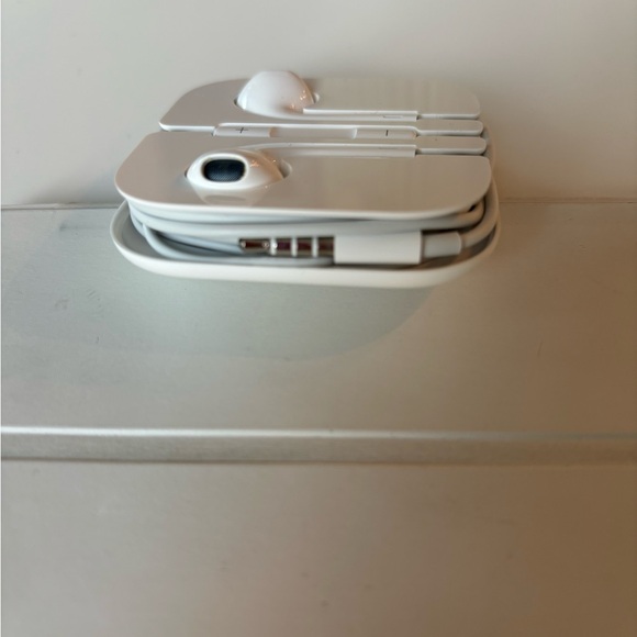 Apple earplugs with 35 mm connector - Picture 3 of 4